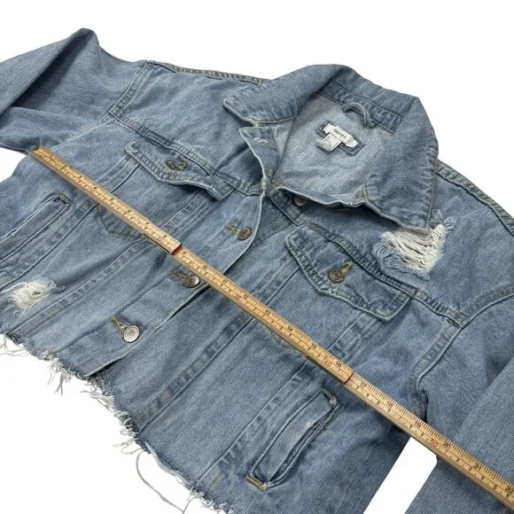 Forever 21 Distressed Cropped Denim Jacket Medium Light Wash Frayed Hem Womens - Picture 7 of 10